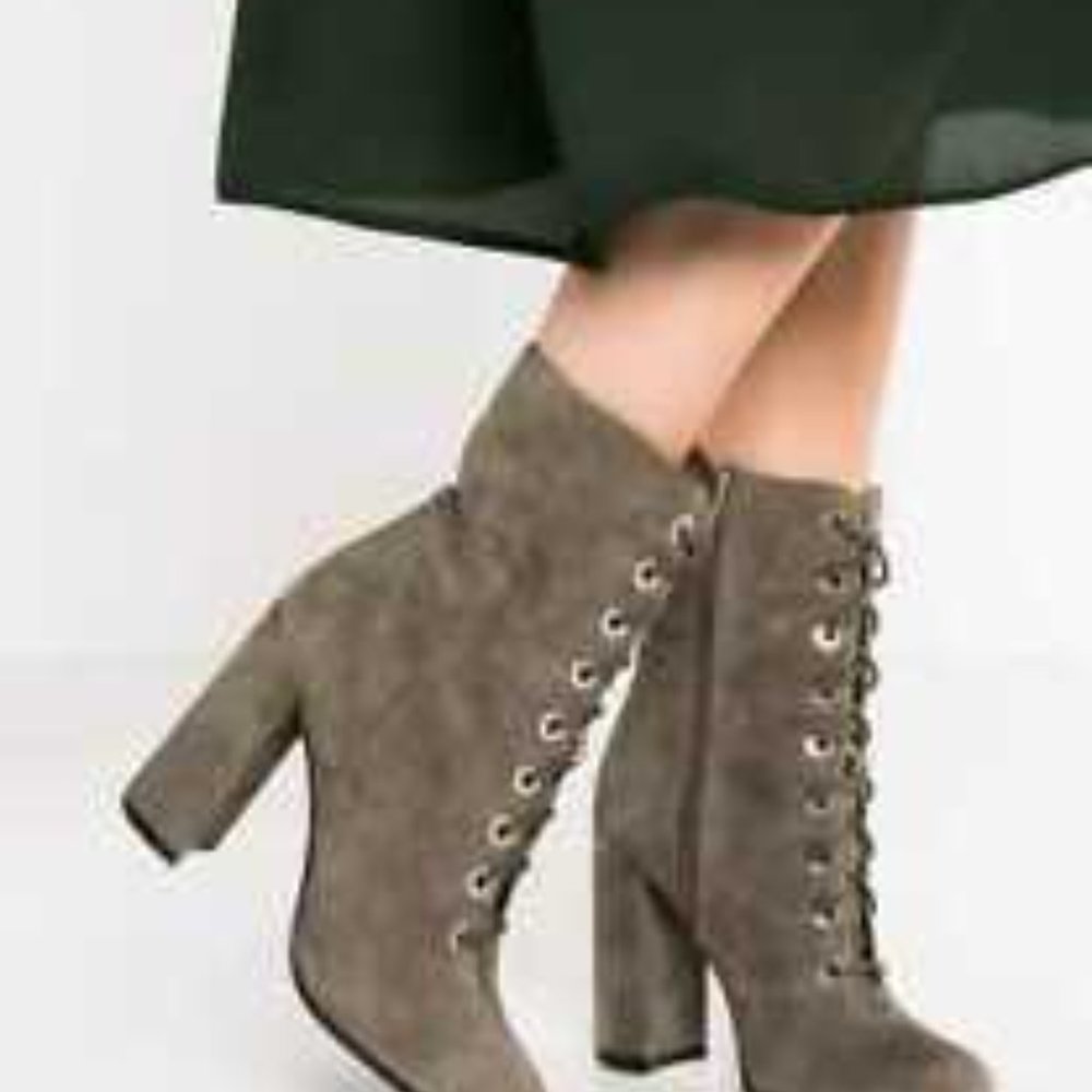 VINCE CAMUTO TEISHA GREY SUEDE LACE UP BOOTS SZ 8